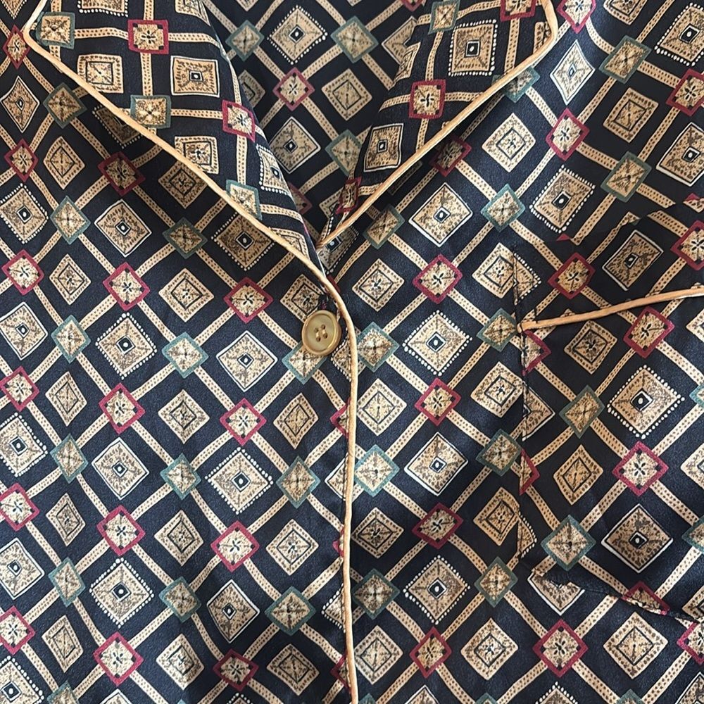 Victoria’s Secret Satin Long Sleeve Button Pajama Set Gold Black Geometric Sz M - Picture 4 of 11